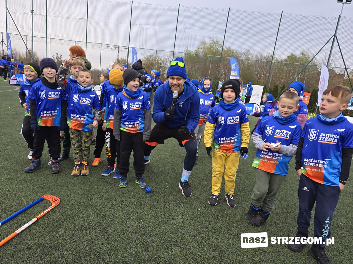 Jaroszów na sportowo: Uczniowie trenowali z idolami w ramach programu „Aktywna szkoła” [FOTO] 